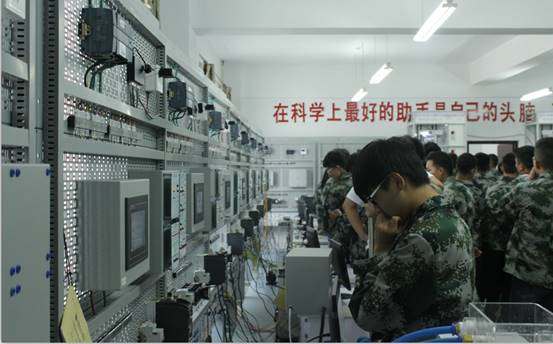 走進校園，共筑未來 新生實訓工廠、實驗室參觀與教育咨詢服務體驗