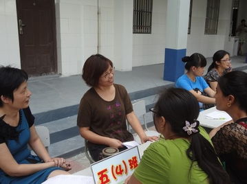 雙河新村小學舉辦“教育咨詢暖人心，家校共育促成長”教育咨詢服務活動